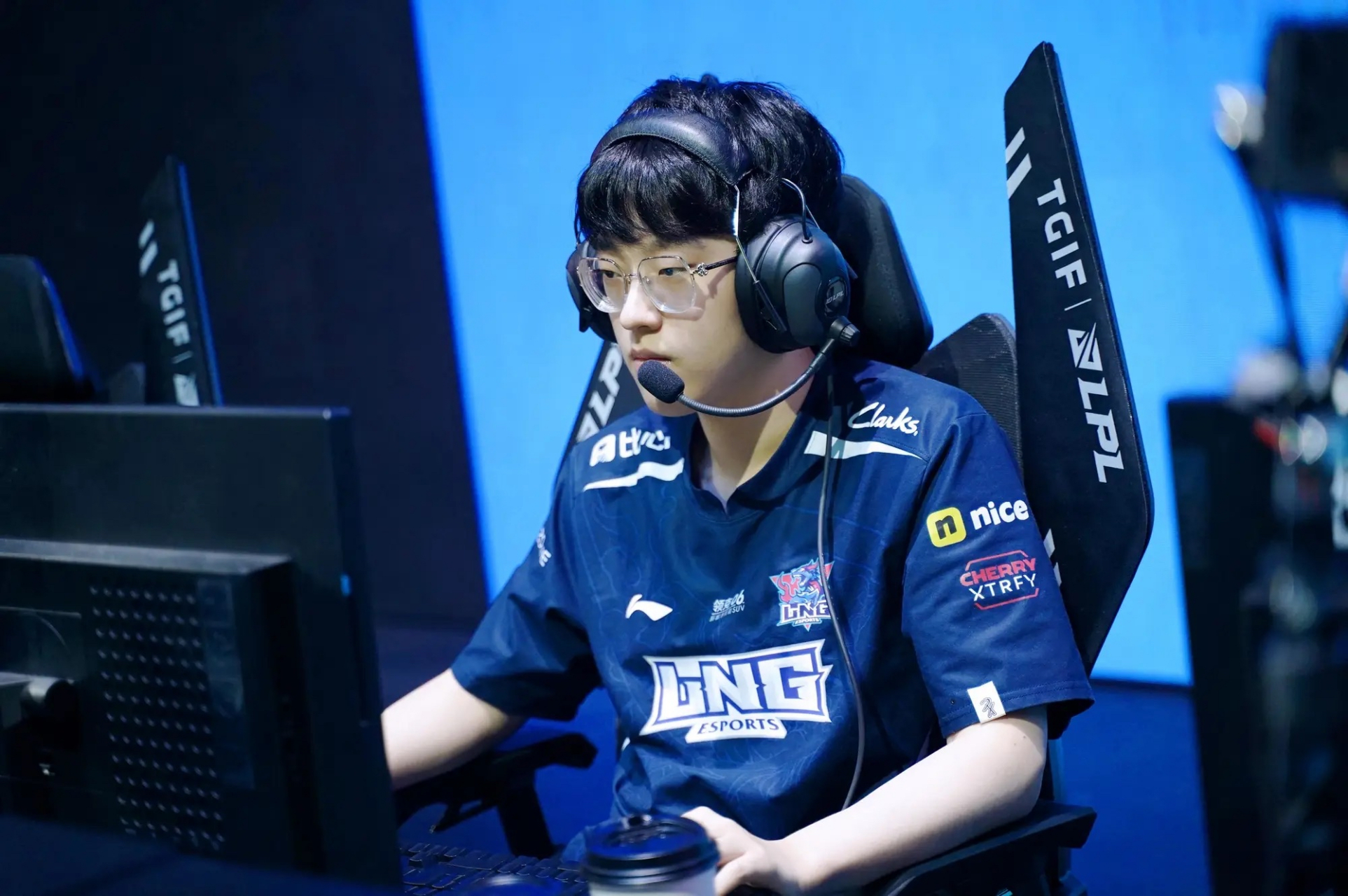 爱游戏AG真人娱乐Scout爆冷击败FPX，逆转引爆全场！的简单介绍